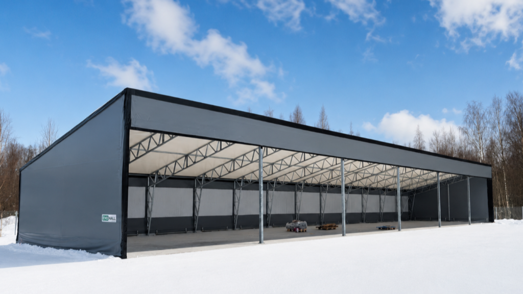 Stort industriellt skärmtak i grått och vitt med snö på marken